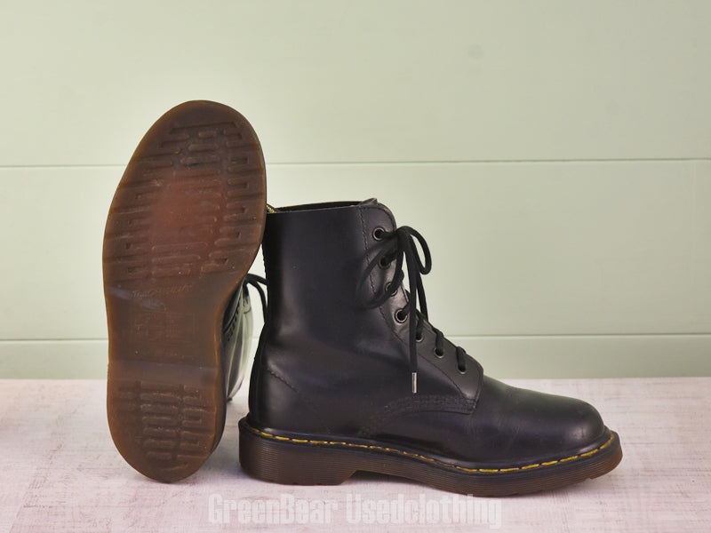 F103 イギリス製 Dr.Martens ビンテージ レディースブーツ 黒 23.5cmくらい
